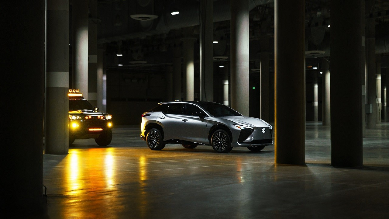Lexus, Black Panther galasını elektriklendirdi