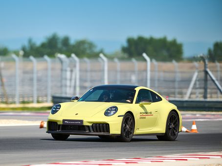 Yeni GTS T-Hybrid ile Porsche, hibrit geleceğine ilk  ciddi adımı atmış