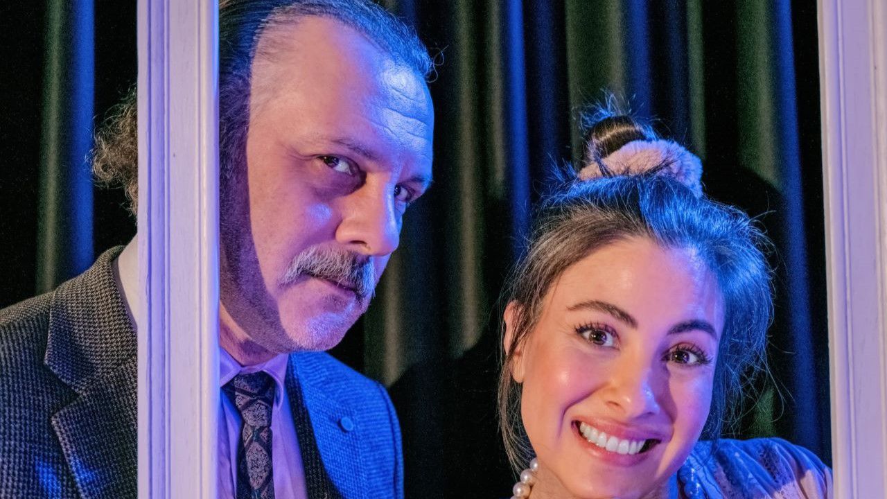 İç boşluğumuzu dış onayla kapatmaya çalışıyoruz