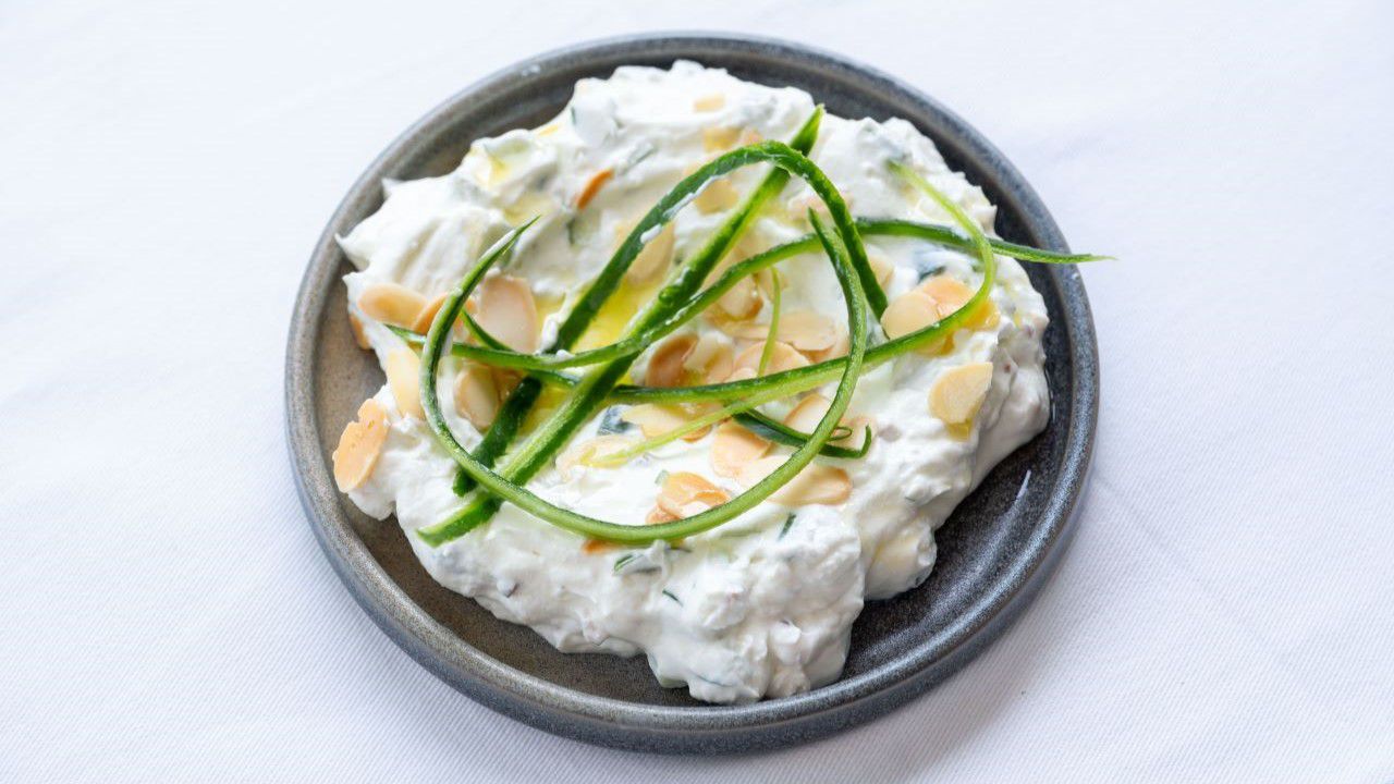 Buselik, meyhane kültürünü Ezel Akay ile gün ışığında yeniden yorumladı