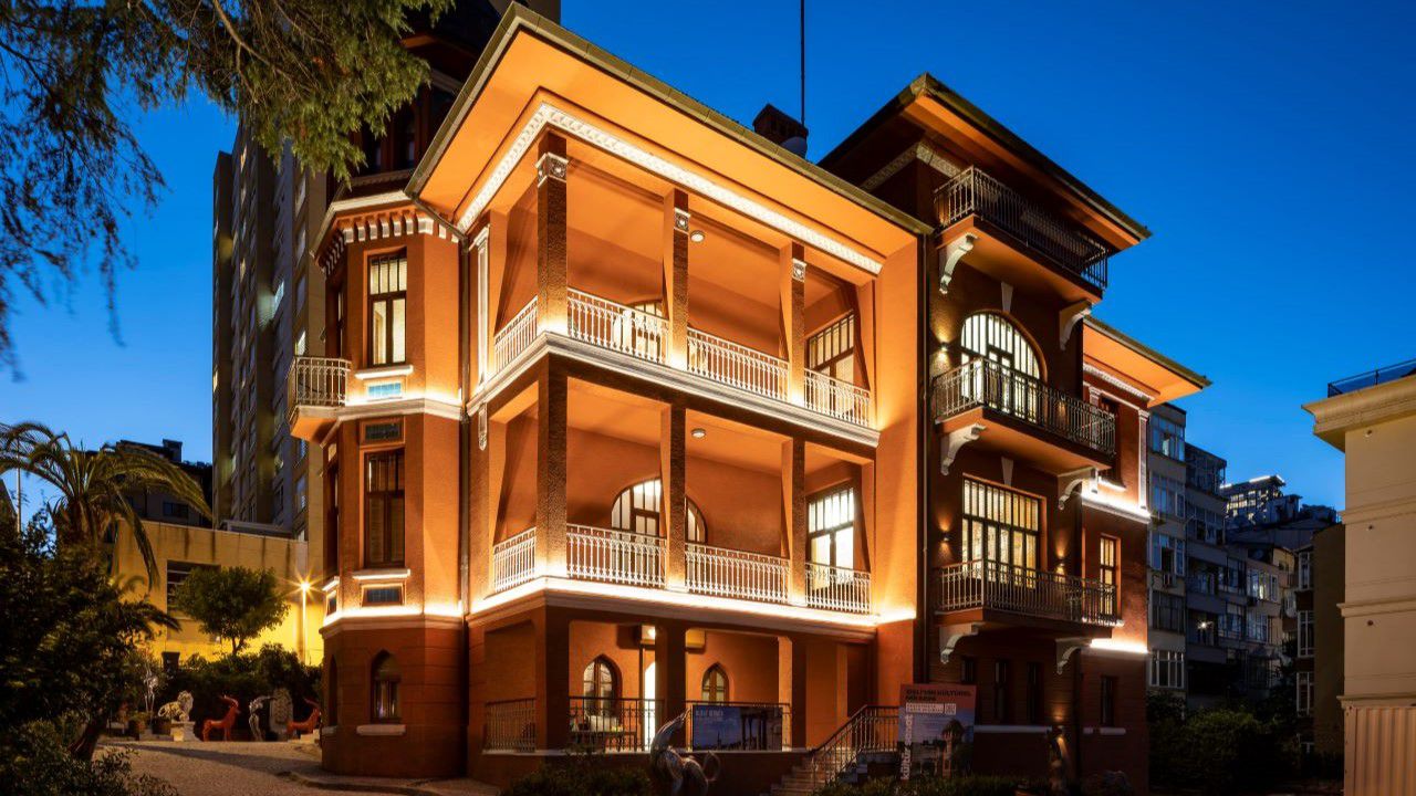 Mongeri Binası’nda zamansız bir ressam