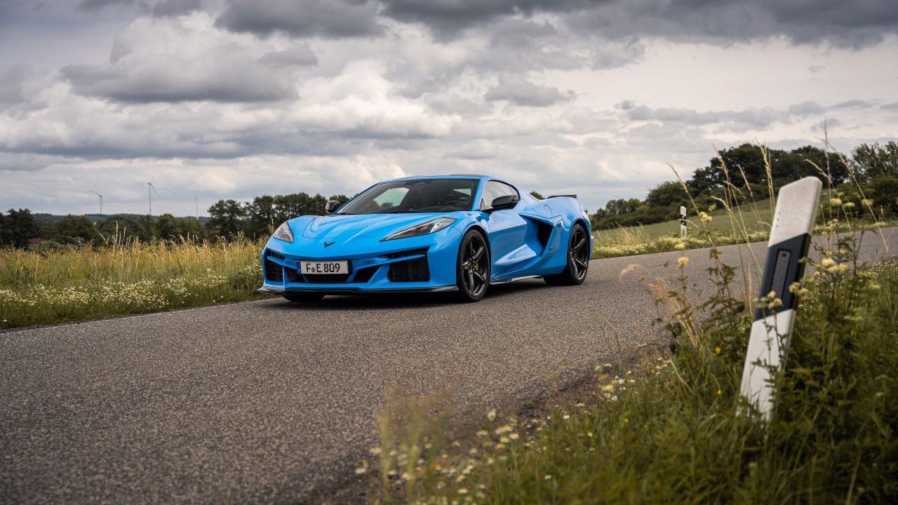AMERİKAN RUHU, ELEKTRİKLİ GELECEKLE BULUŞTU: Chevrolet C8 Corvette E-Ray