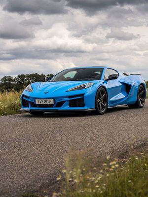 AMERİKAN RUHU, ELEKTRİKLİ GELECEKLE BULUŞTU: Chevrolet C8 Corvette E-Ray