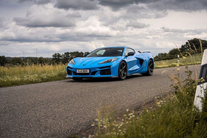 AMERİKAN RUHU, ELEKTRİKLİ GELECEKLE BULUŞTU: Chevrolet C8 Corvette E-Ray