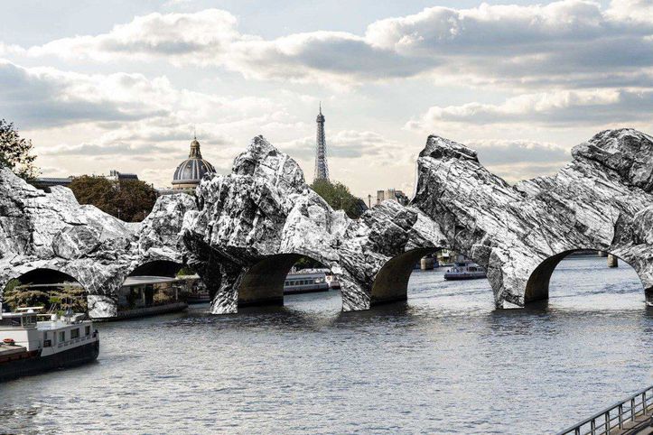 Sıcakların kavurduğu Paris'te sanat şenliği