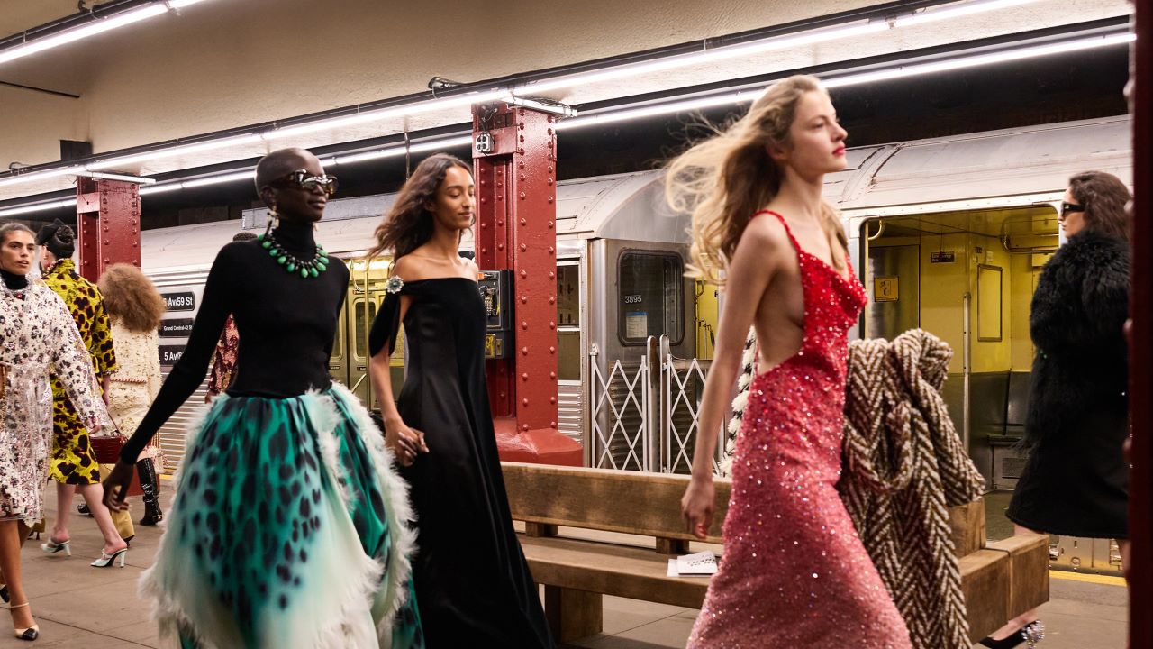 Chanel’in metro çıkışı