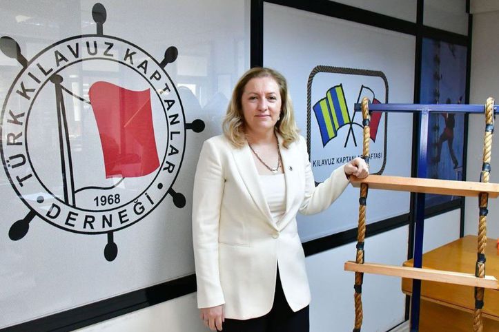 Maviliklerin selam durduğu kaptan
