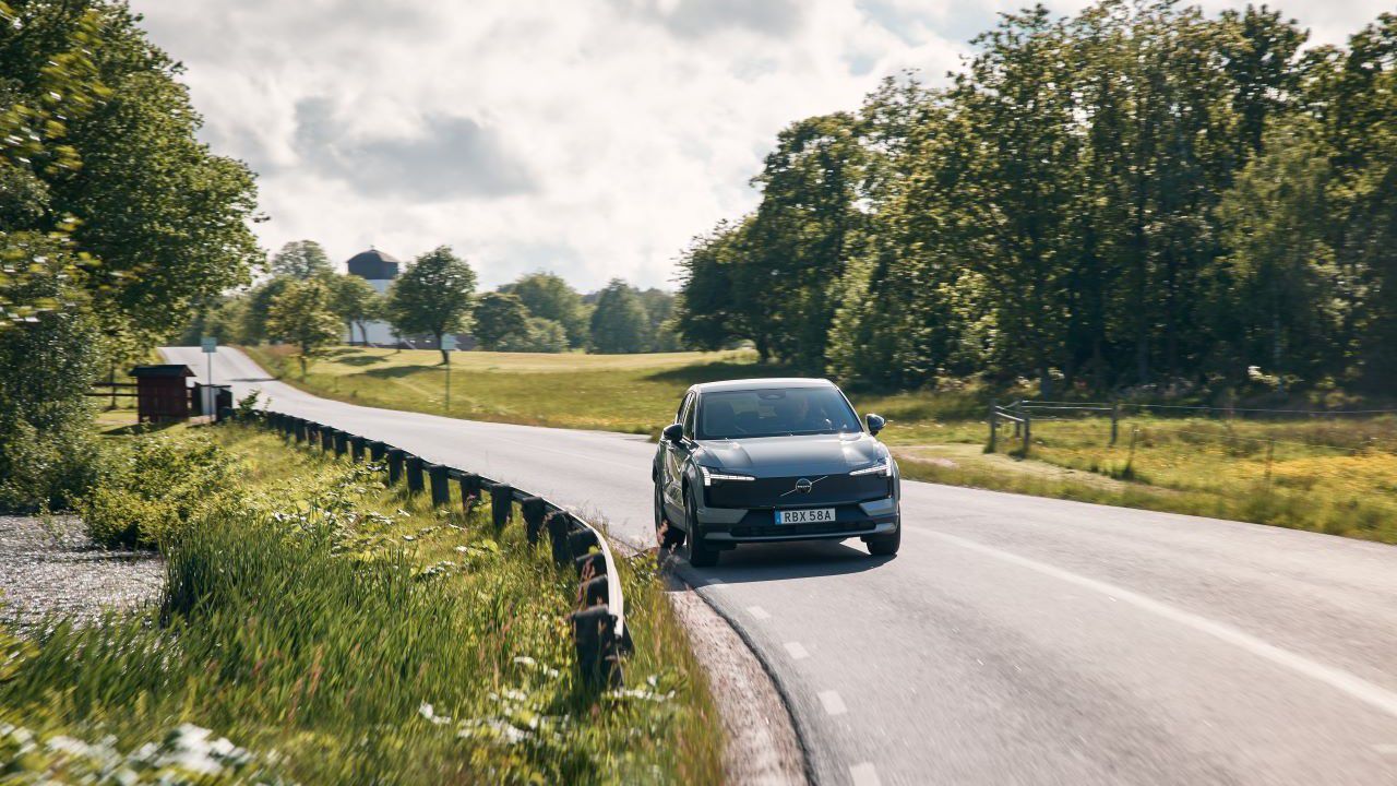 ELEKTRİKLİ MACERACI MI YOKSA HAVALI BİR ŞEHİRLİ Mİ? Volvo EX30 Cross Country