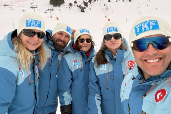 Pireneler’de 100 gazeteciyle zirve