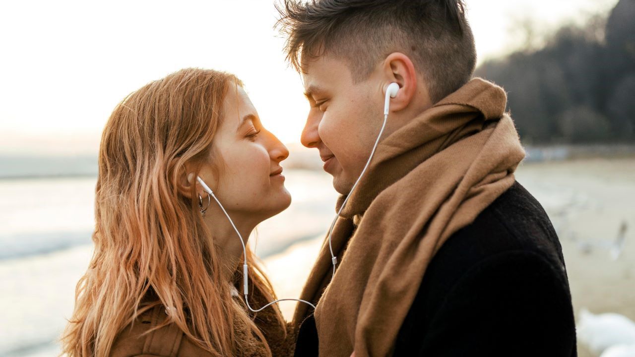 Aşkı gözler değil, kulaklar bulacak