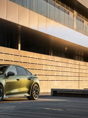 ELEKTRİK DESTEĞİYLE ARTIK DAHA KASLI: Audi RS 5 Sedan