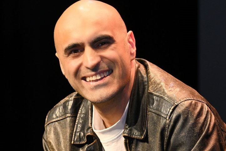 Roman diye başladım, o kendini oyun olarak yazdırdı