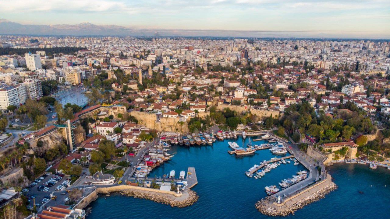 Antalya’da zamanın izinde