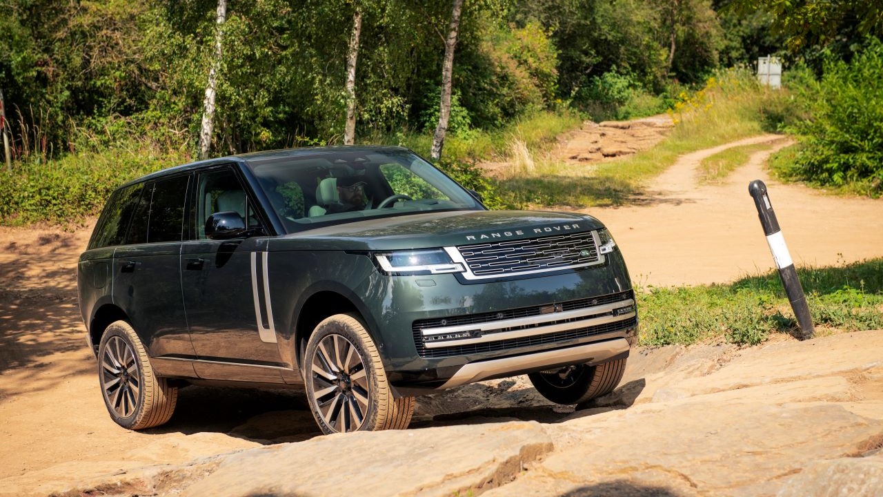 Yeni e-Range Rover ile elektrikli lüks deneyimi