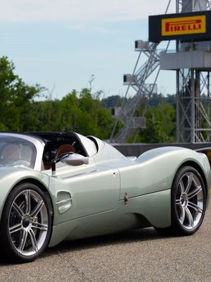 HİPER ZEKAYLA SINIRLARIN ÜSTÜNDE  Pagani Utopia Roadster