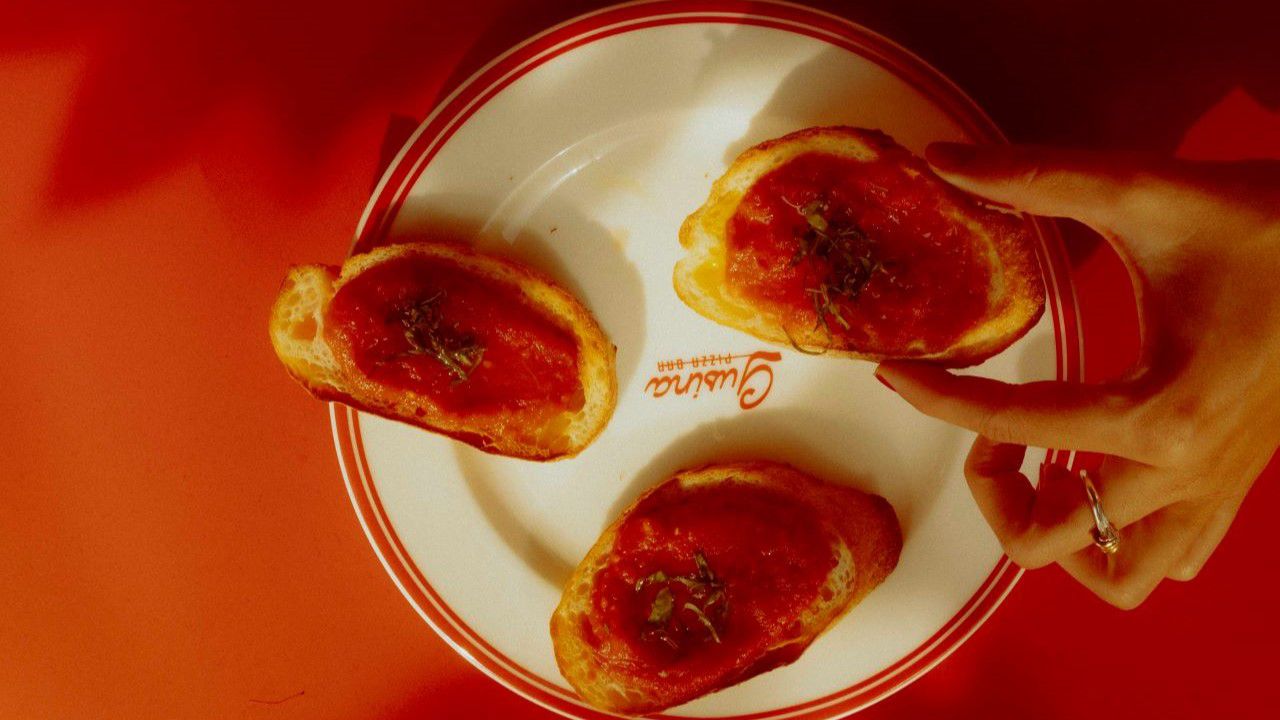 Pizza, müzik ve muhabbet