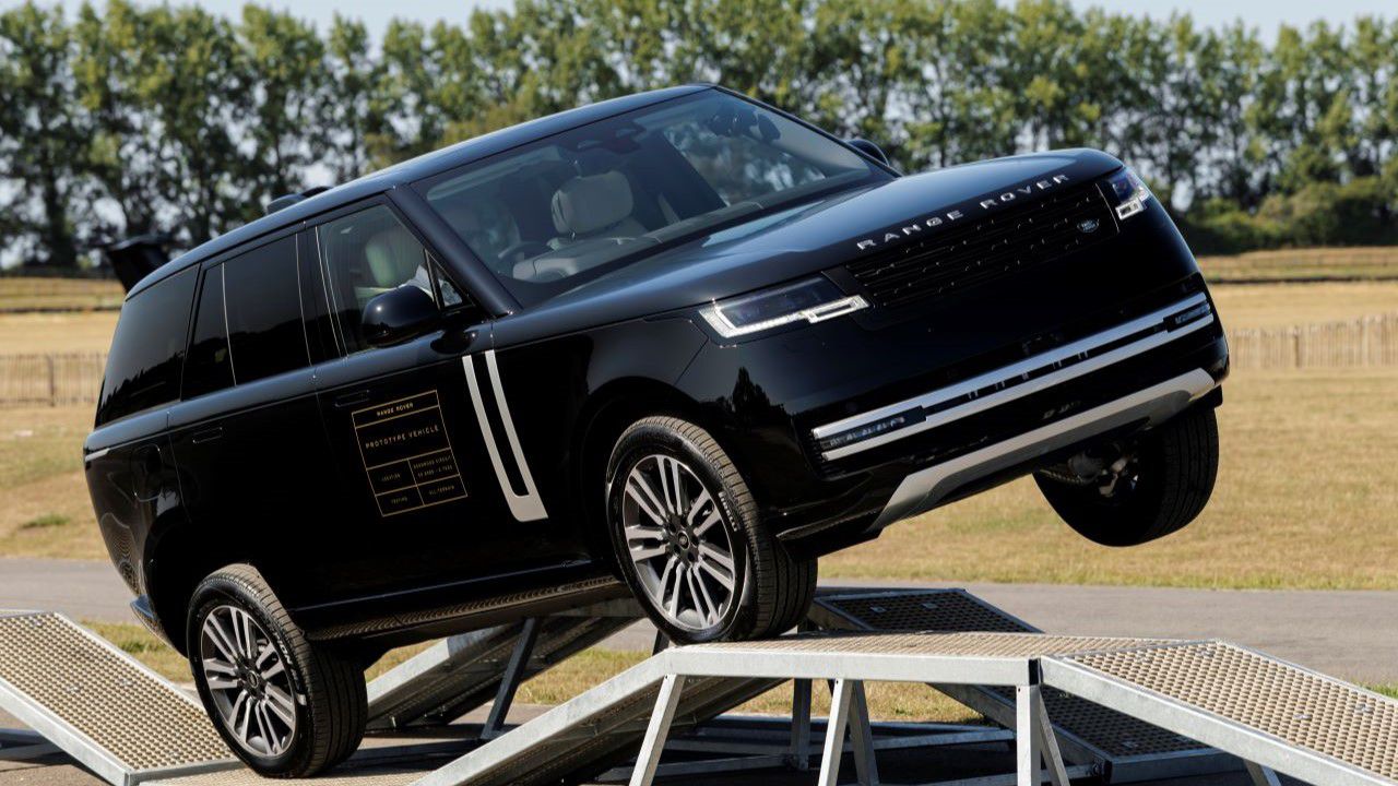 Sessizlikle tanımlanan otorite Range Rover Electric