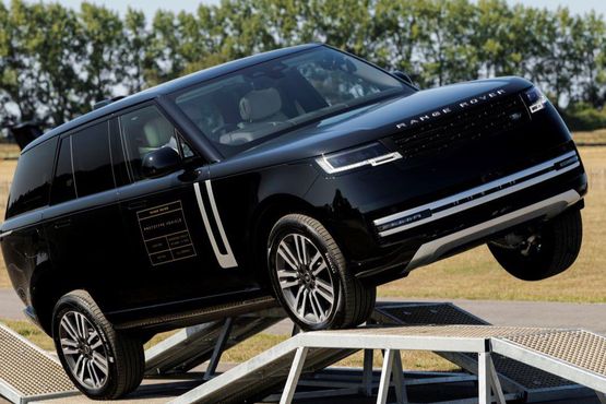 Sessizlikle tanımlanan otorite Range Rover Electric