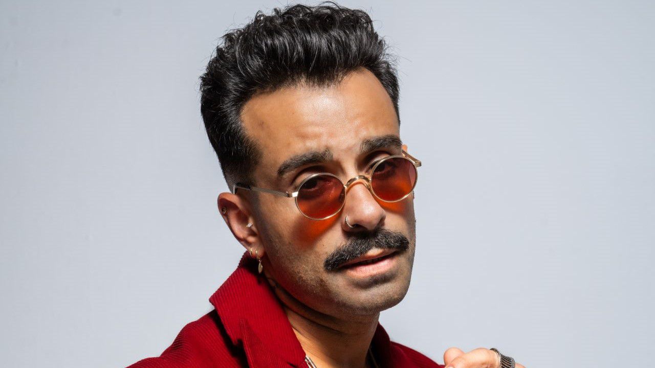 Sahnedeyken hayatın gürültüsü susuyor